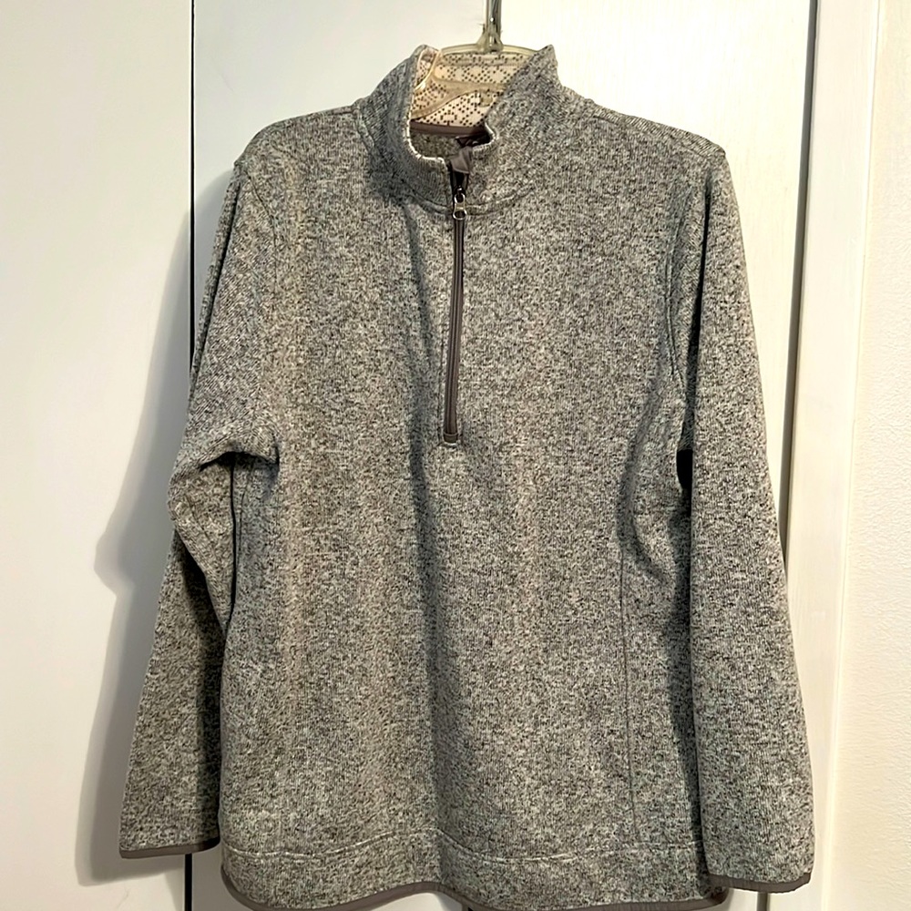 Women T2XL it fits like large or medium. Blend light grey. Pre- owned